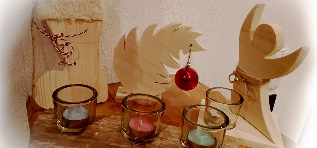 DIY wooden Christmas decoration with candles and ornaments
