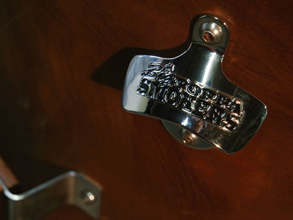 Das Logo auf dem Smoker