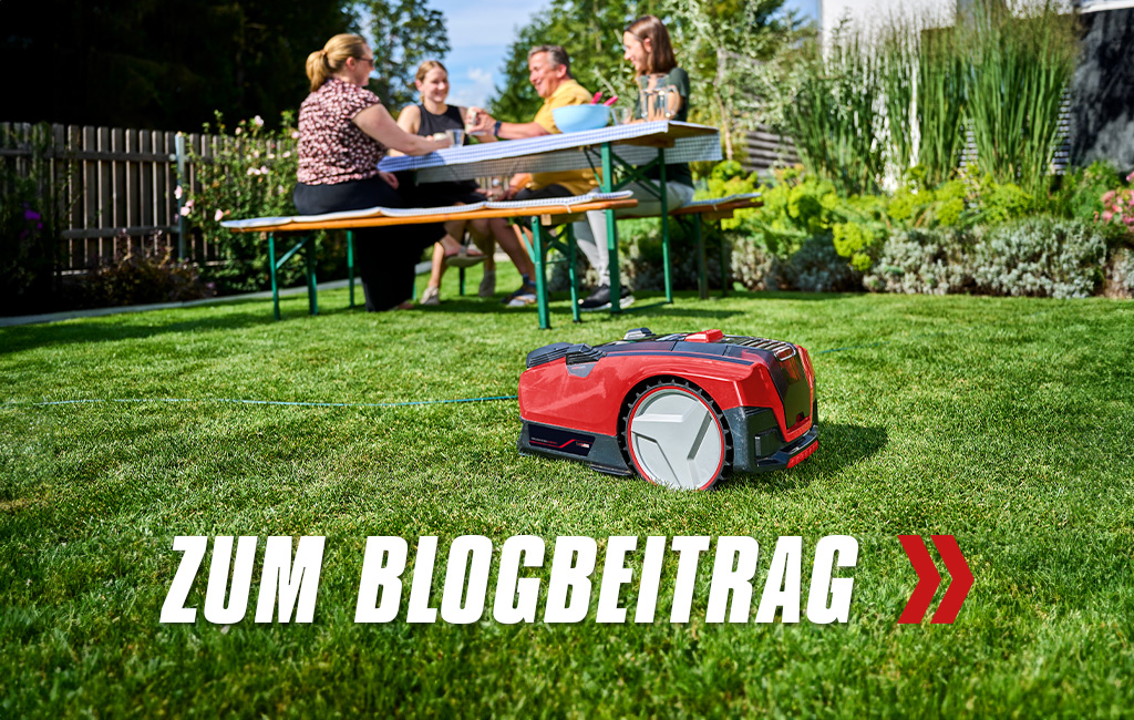 Nahaufnahme eines Rasenmähroboters von Einhell. Text im Vordergrund: Zum Blogbeitrag