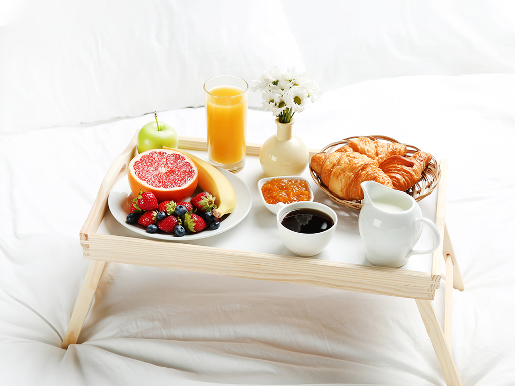 set small breakfast table