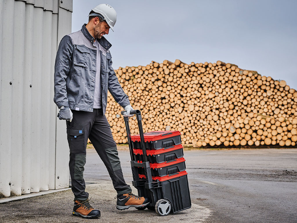 A man tilts the E-Case Tower by placing his foot on the integrated footboard.