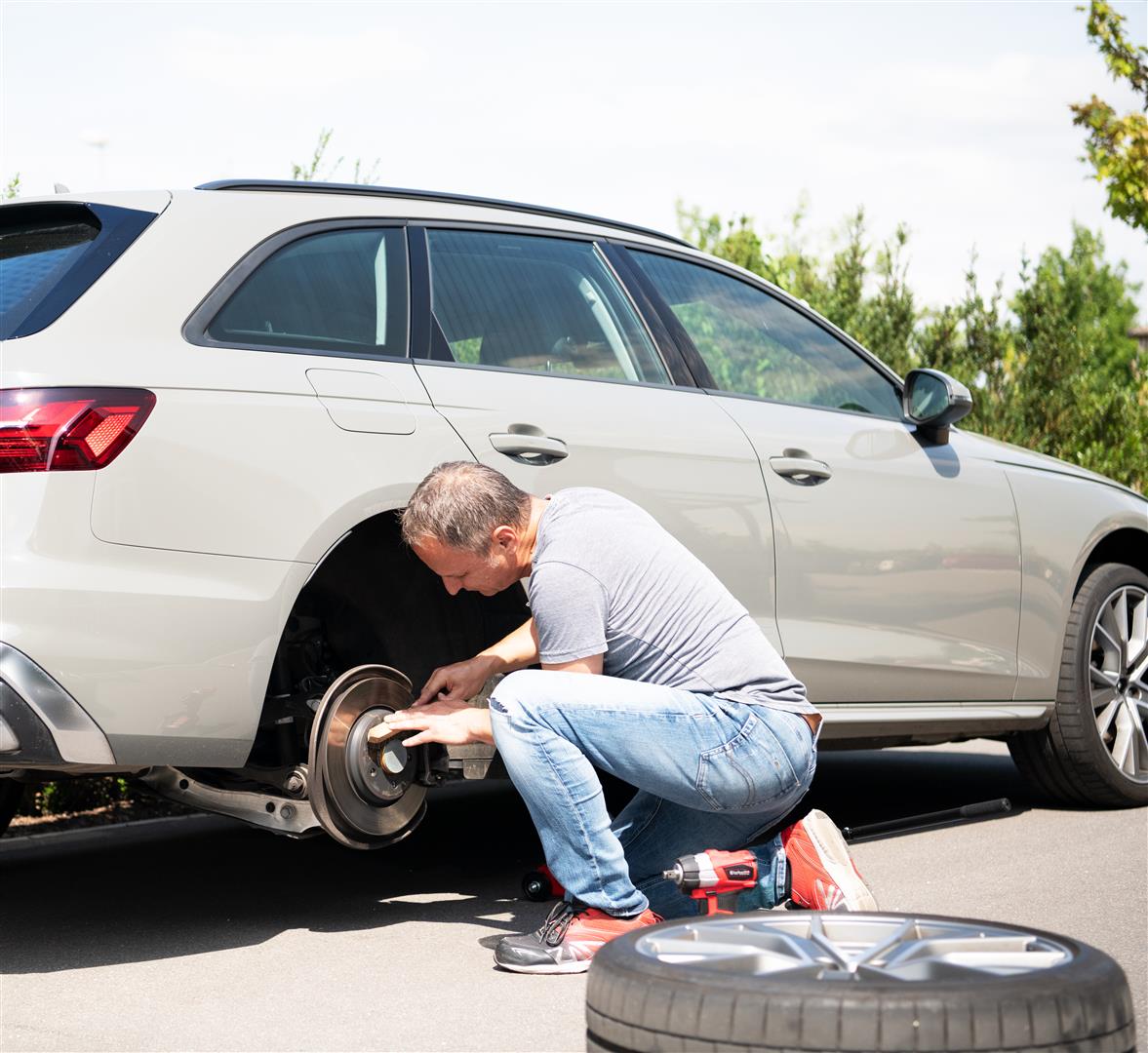 a man cleans the brake discs of his car