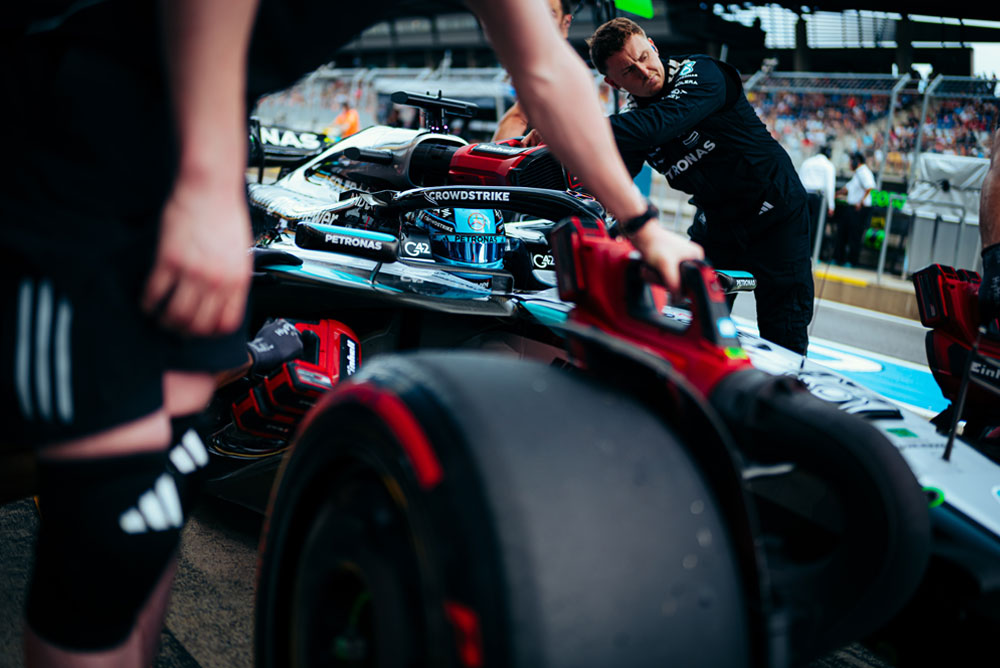 Formula 1 race car with Einhell tool.
