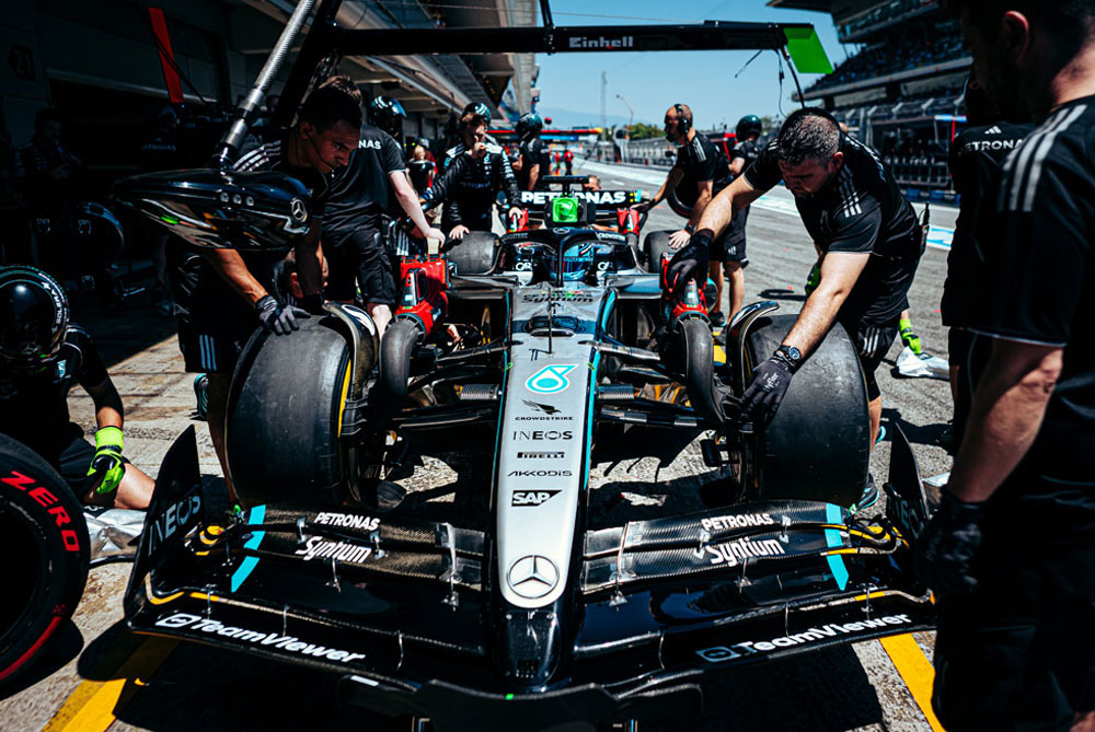 Formula 1 car in the pit stop. 