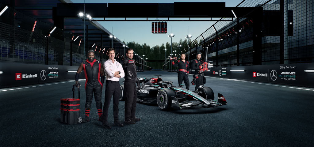 E team members alongside the Formula 1 team