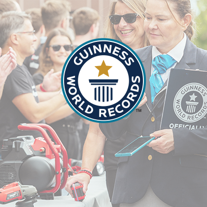 Das Guinness World Records Logo über einem Event-Foto mit Einhell-Werkzeugen.