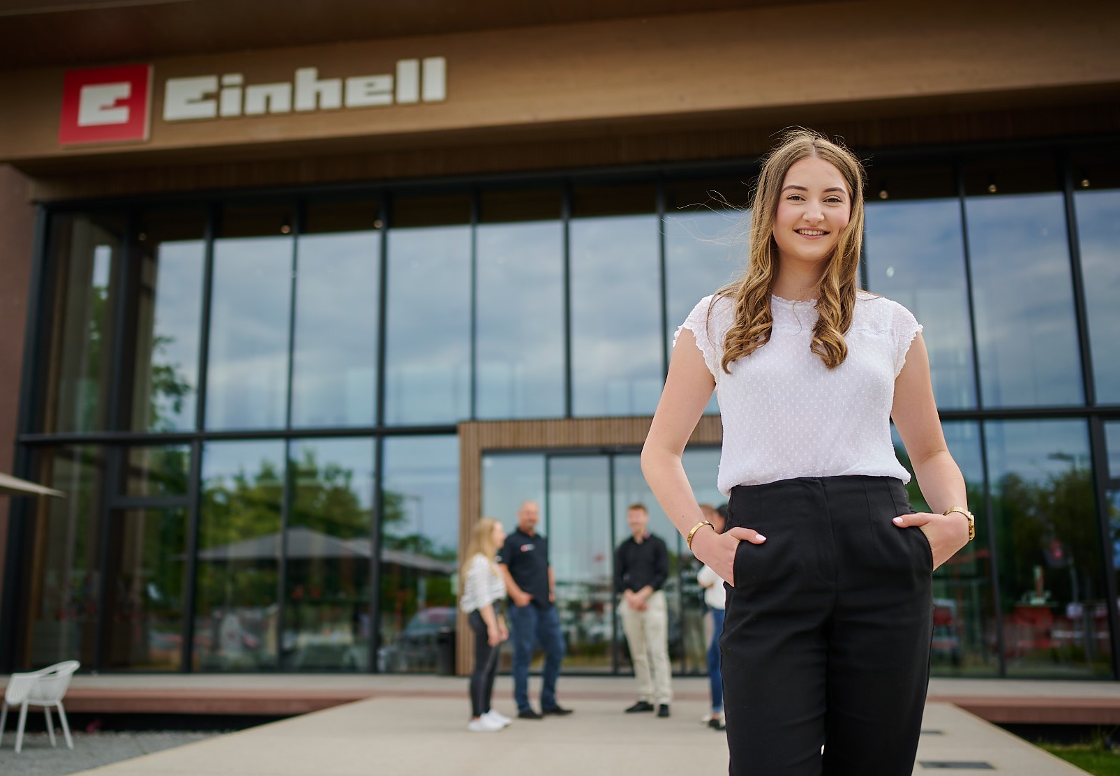 A woman standing into the Einhell Welt.