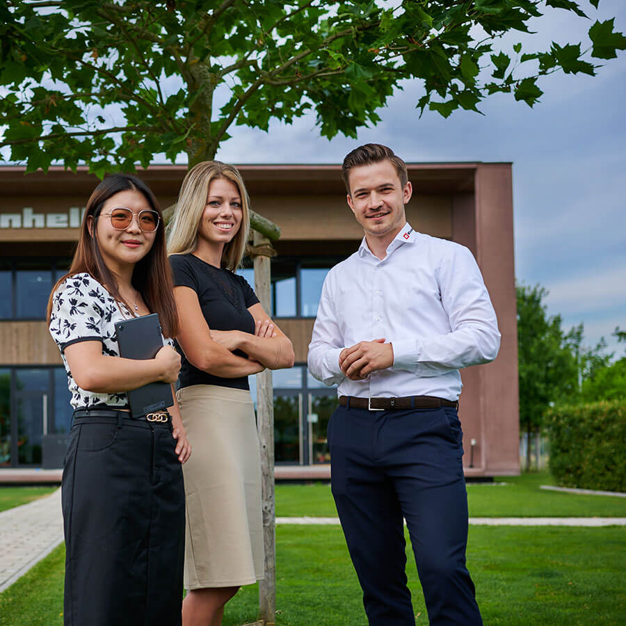 a man and two women behind the Einhell world
