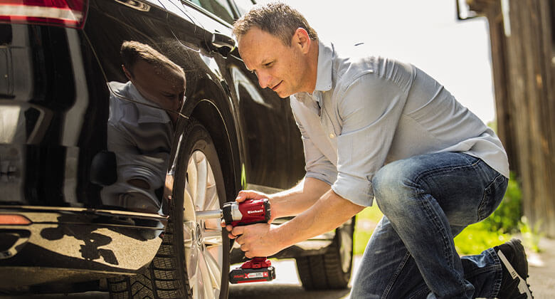 Impact drill to remove tires top