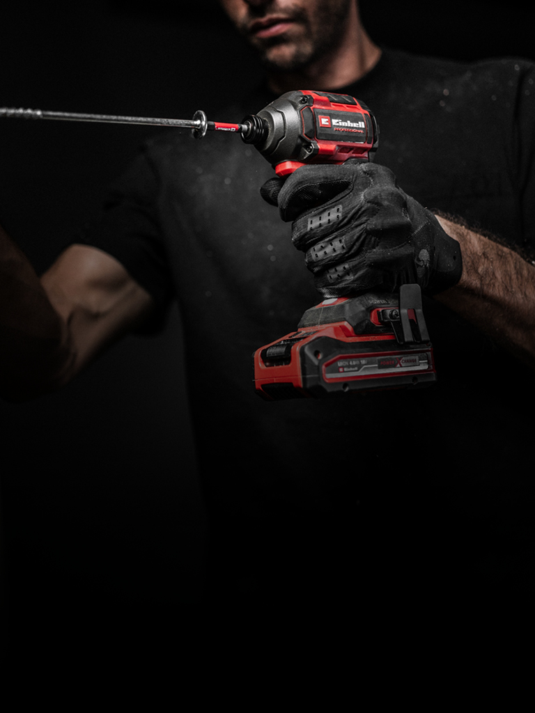 The banner shows a man tightening a screw with an Einhell cordless impact driver. The background is dark, with the focus on the tool.