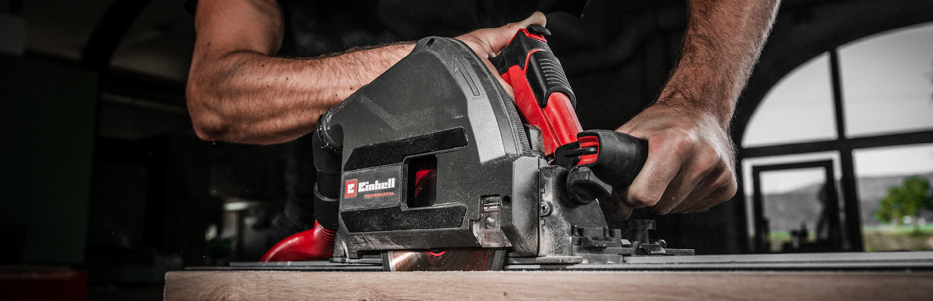 A man using the cordless plunge cut saw.
