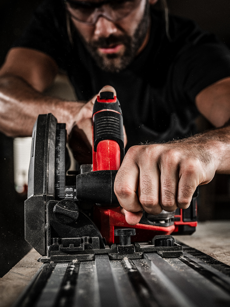 A man using the professional cordless plunge cut saw.
