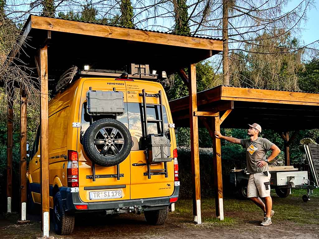 selfmade carport for a caravan